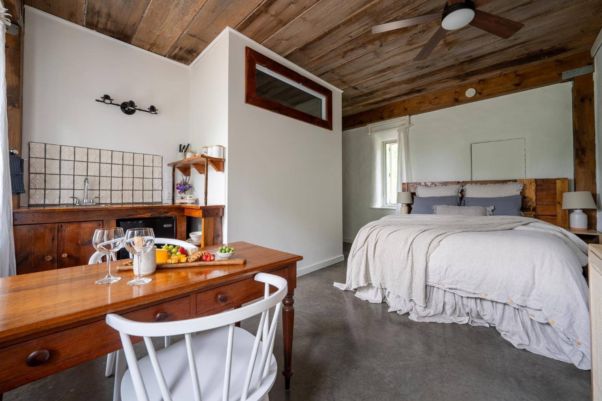 Owl'S Nest Suites Carrying Place 외부 사진