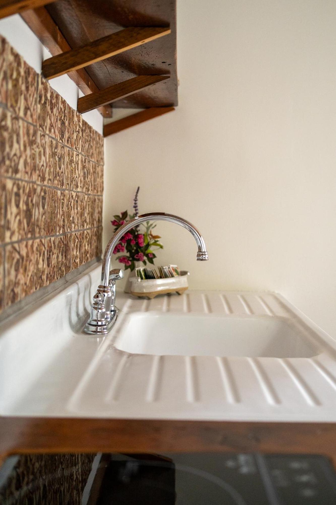 Owl'S Nest Suites Carrying Place 외부 사진