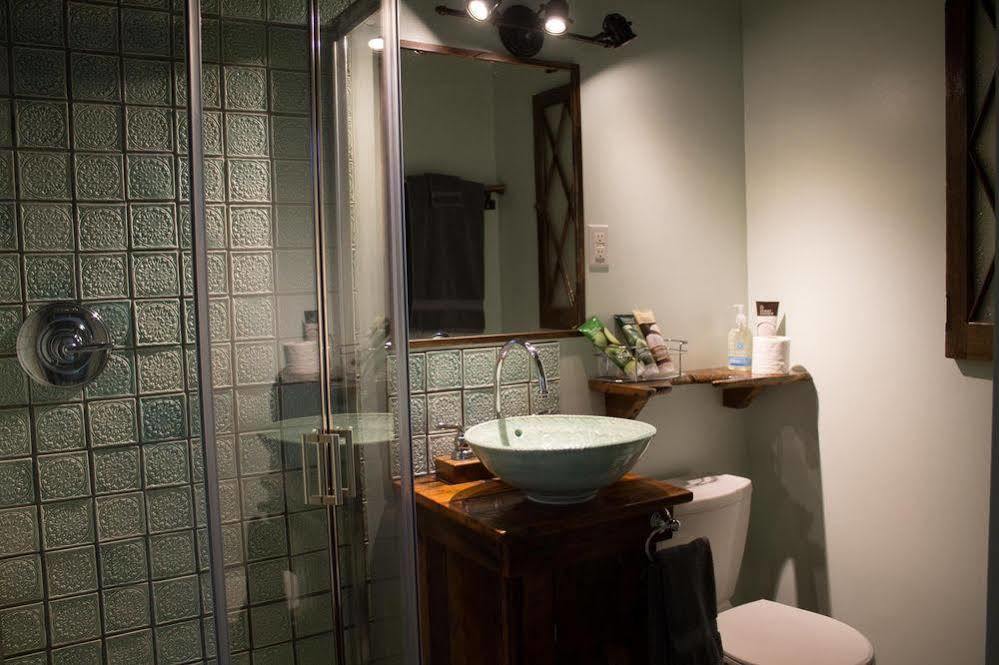 Owl'S Nest Suites Carrying Place 외부 사진