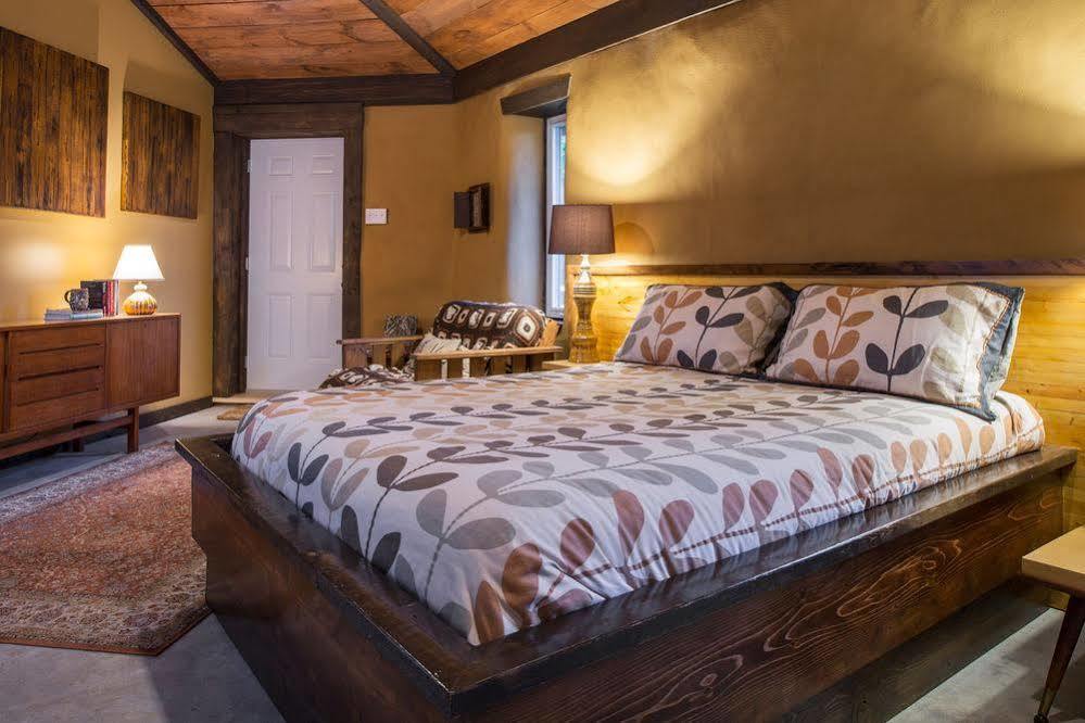 Owl'S Nest Suites Carrying Place 외부 사진